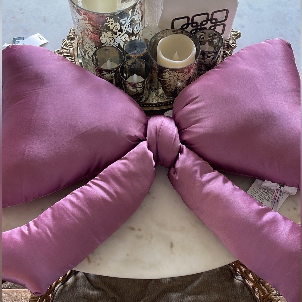 🎀 Urban Outfitters Mauve Satin Bow Accent Pillow 🎀 - Picture 4 of 4